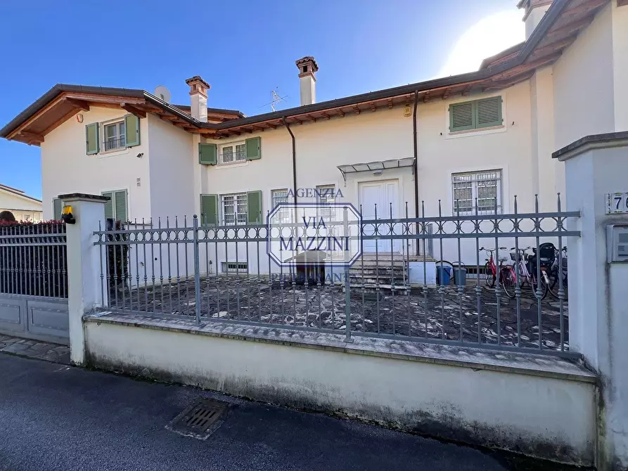 Immagine 6 di Villetta a schiera in vendita  a Pietrasanta