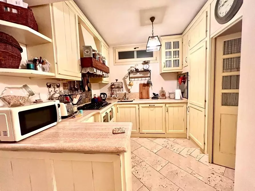 Immagine 2 di Villetta a schiera in vendita  a Pietrasanta