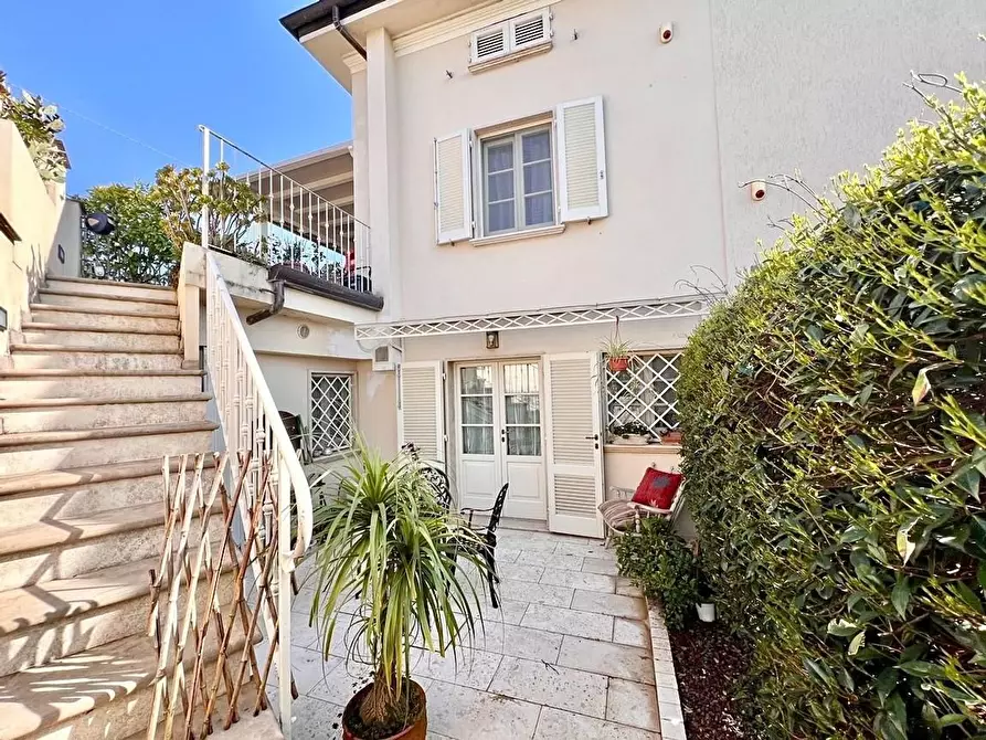 Immagine 15 di Villetta a schiera in vendita  a Pietrasanta