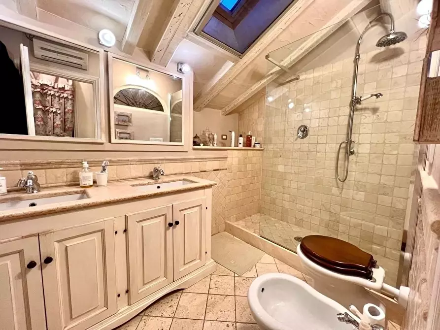 Immagine 11 di Villetta a schiera in vendita  a Pietrasanta