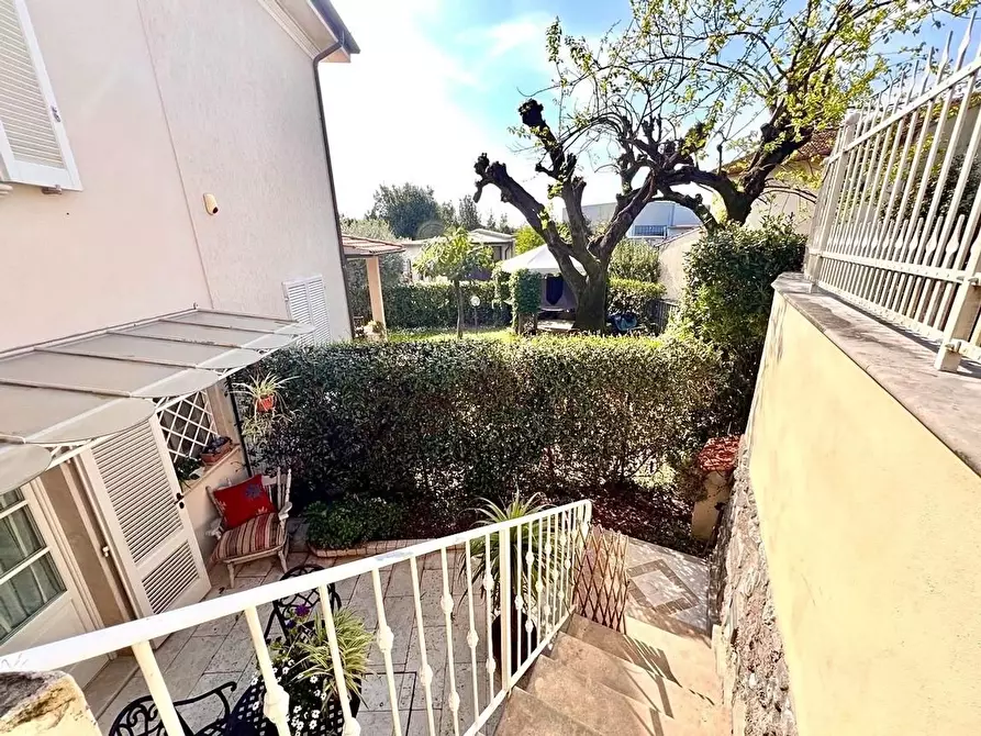 Immagine 17 di Villetta a schiera in vendita  a Pietrasanta