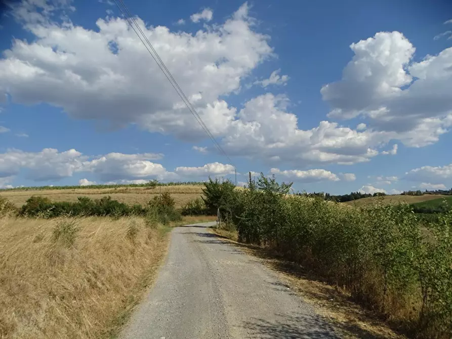 Immagine 19 di Deposito in vendita  a Gambassi Terme