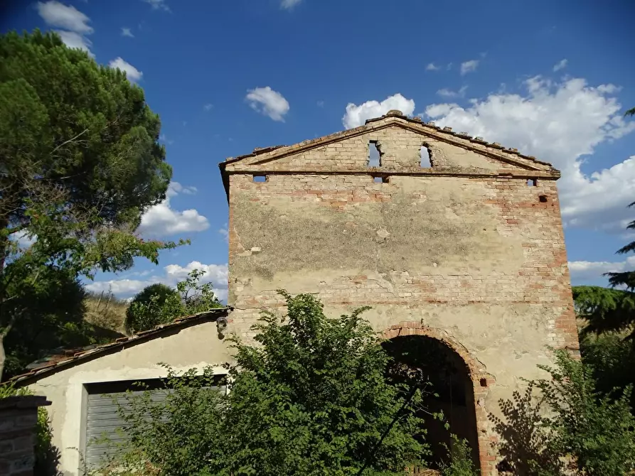 Immagine 1 di Deposito in vendita  a Gambassi Terme