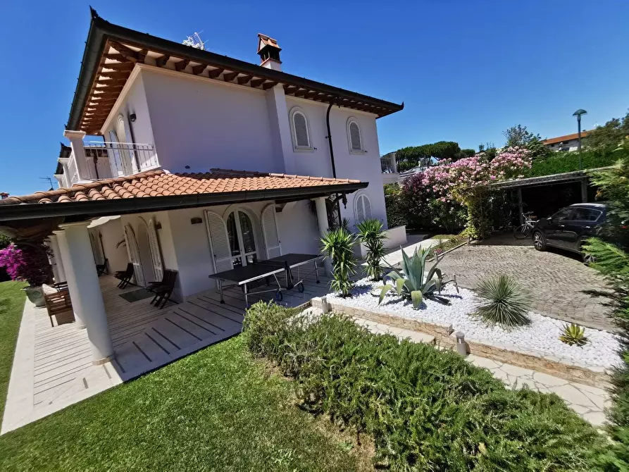 Immagine 21 di Villa in affitto  a Forte Dei Marmi