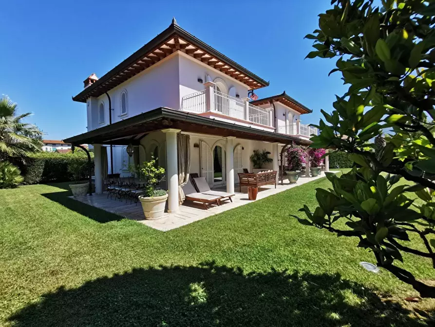 Immagine 22 di Villa in affitto  a Forte Dei Marmi