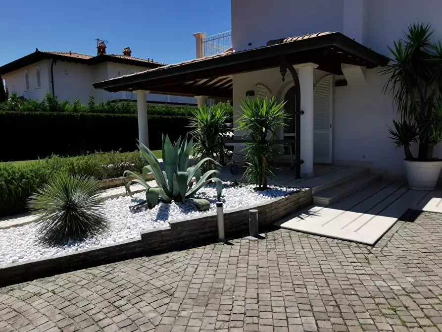 Immagine 19 di Villa in affitto  a Forte Dei Marmi