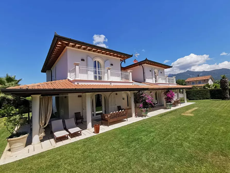 Immagine 23 di Villa in affitto  a Forte Dei Marmi