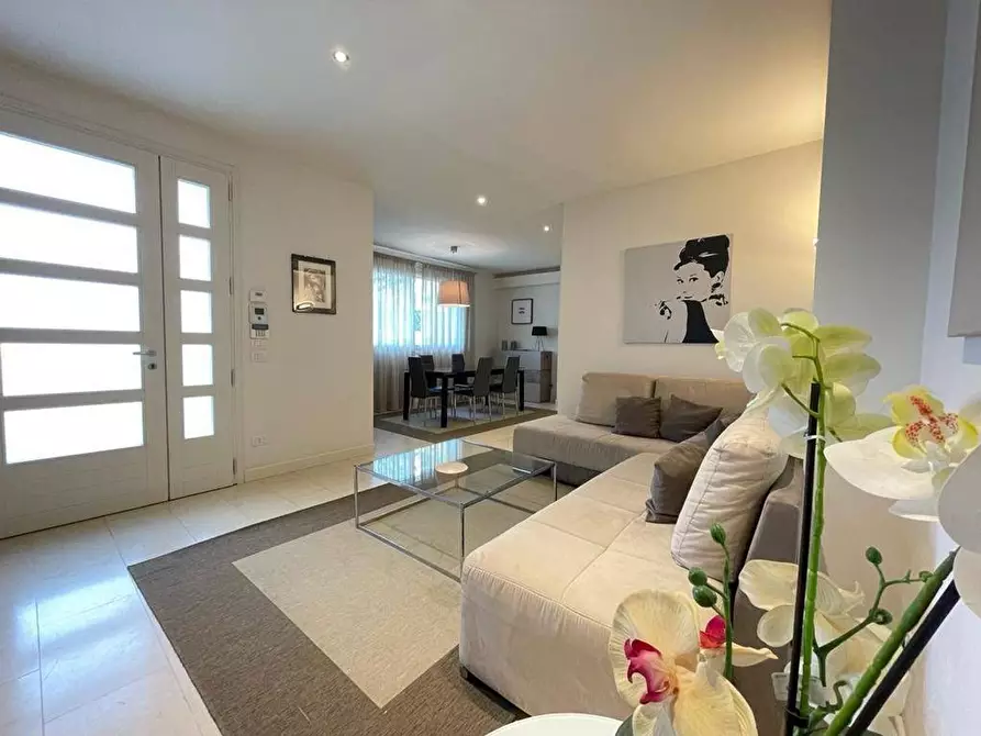 Immagine 2 di Villa in affitto  a Forte Dei Marmi