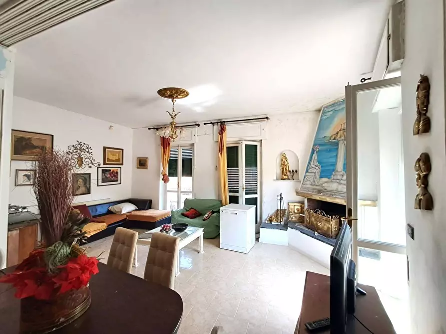 Immagine 3 di Appartamento in affitto  a Carrara