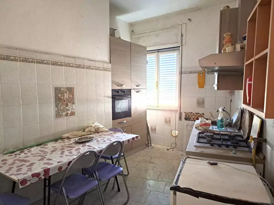 Immagine 5 di Appartamento in affitto  a Carrara