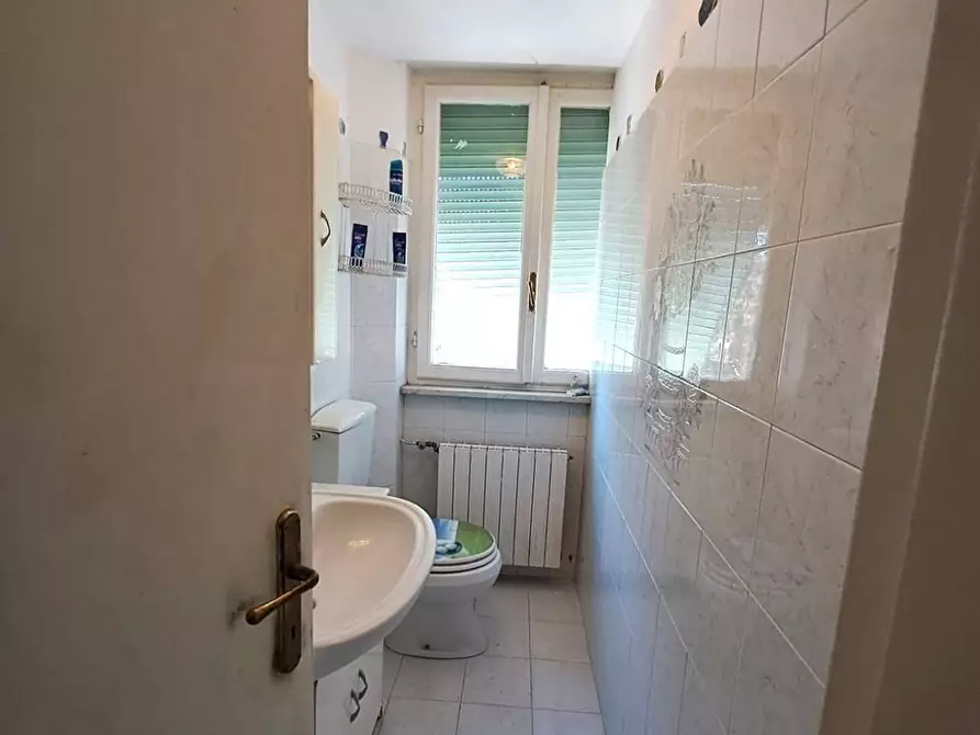 Immagine 7 di Appartamento in affitto  a Carrara
