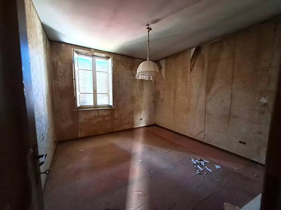 Immagine 14 di Casa semindipendente in vendita  a Massa