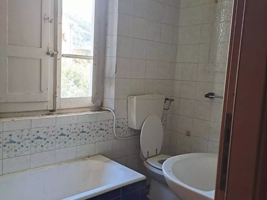 Immagine 16 di Casa semindipendente in vendita  a Massa