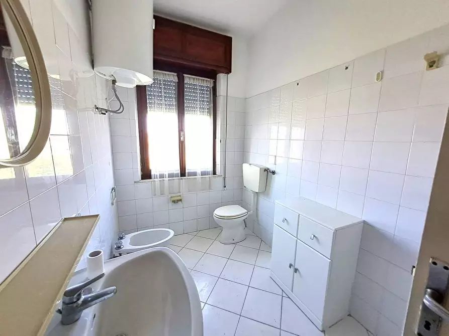 Immagine 13 di Appartamento in affitto  a Massa