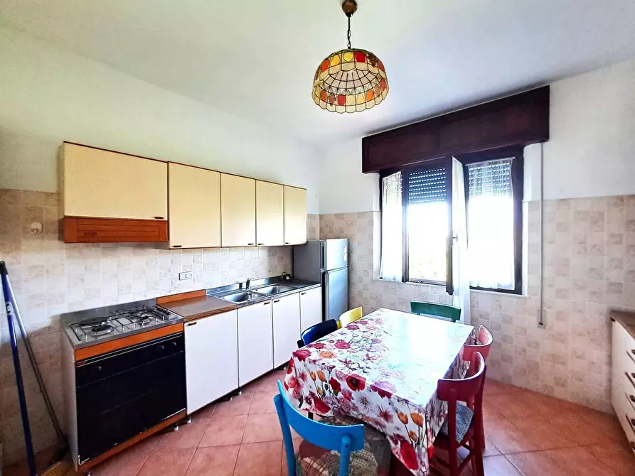 Immagine 5 di Appartamento in affitto  a Massa