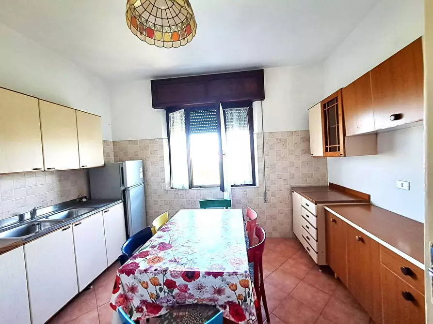 Immagine 3 di Appartamento in affitto  a Massa