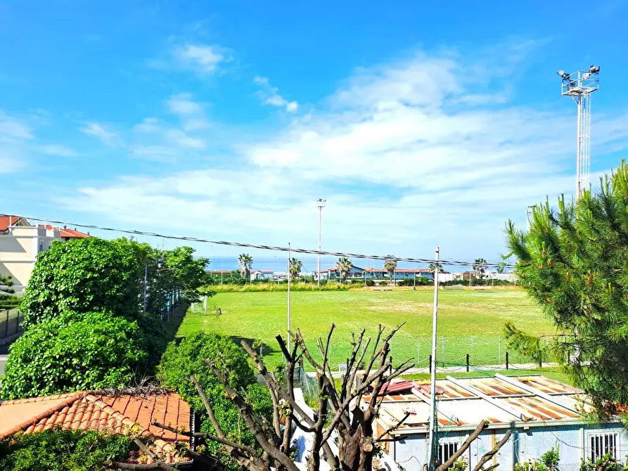 Immagine 17 di Appartamento in affitto  a Massa