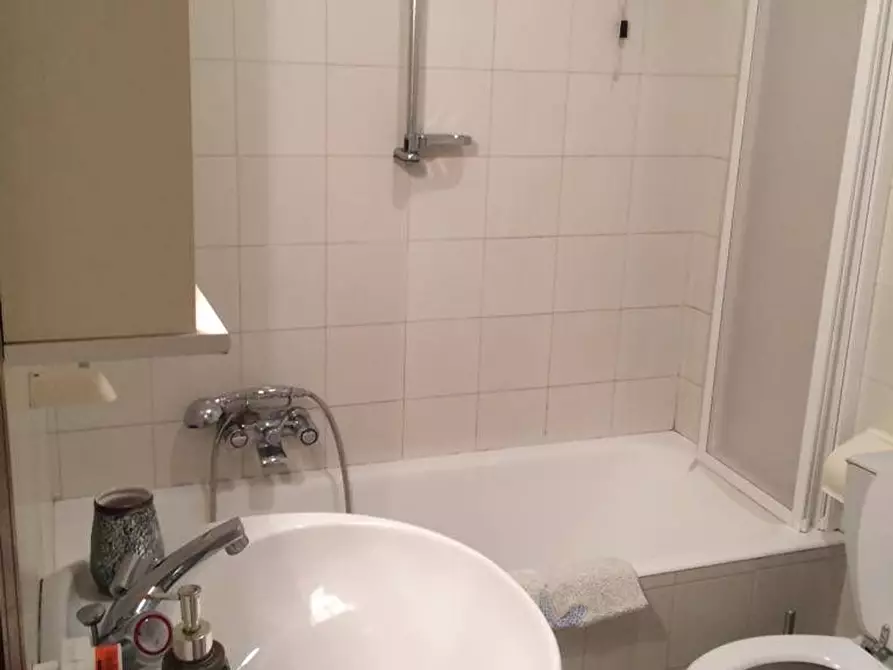 Immagine 15 di Appartamento in affitto  a Massa