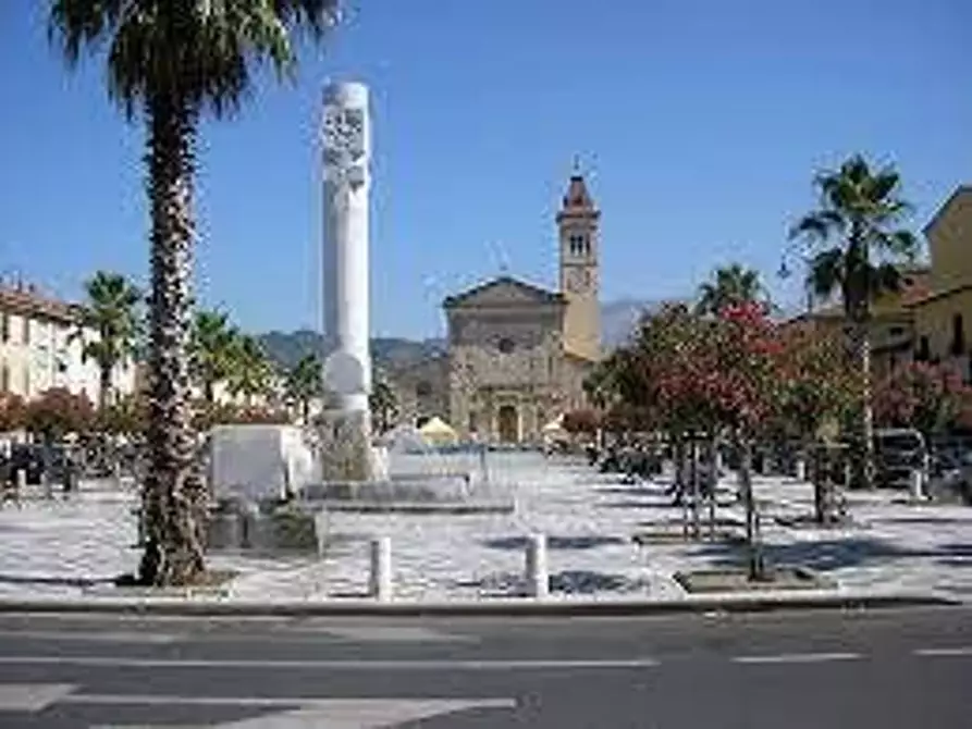 Immagine 17 di Appartamento in affitto  a Carrara