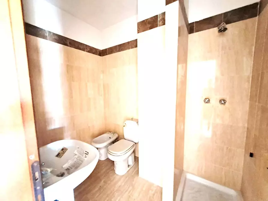 Immagine 11 di Appartamento in affitto  a Carrara