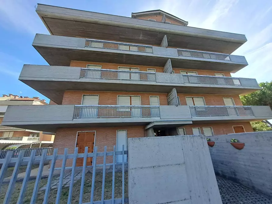 Immagine 14 di Appartamento in affitto  a Carrara