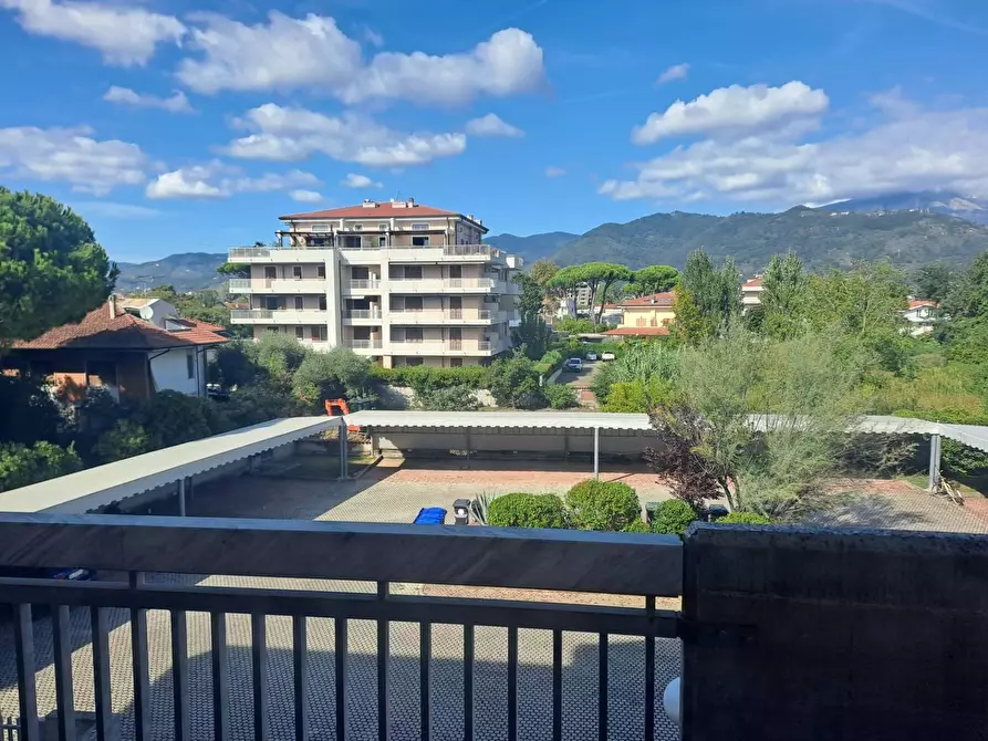 Immagine 13 di Appartamento in affitto  a Carrara