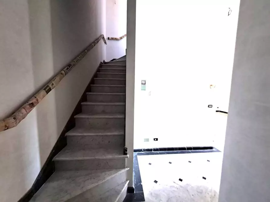 Immagine 8 di Appartamento in affitto  a Carrara