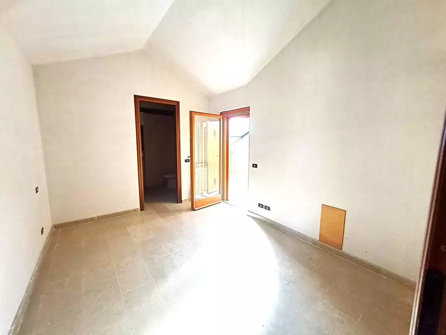 Immagine 11 di Appartamento in affitto  a Carrara