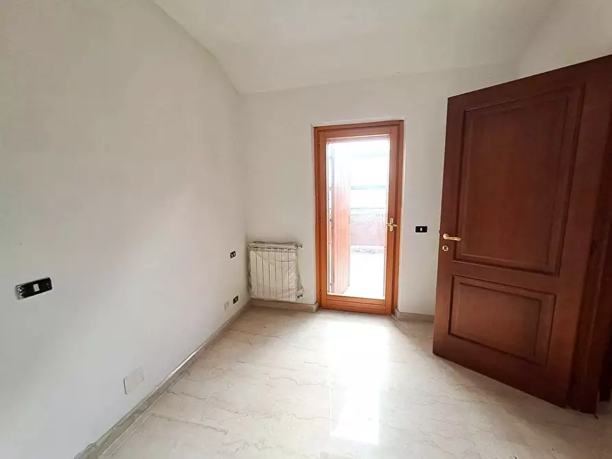 Immagine 13 di Appartamento in affitto  a Carrara