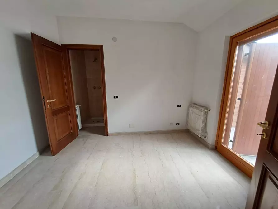 Immagine 10 di Appartamento in affitto  a Carrara