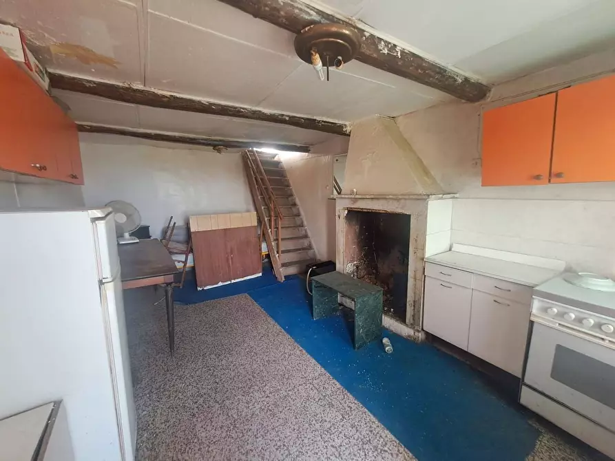 Immagine 2 di Casa semindipendente in vendita  a Massa