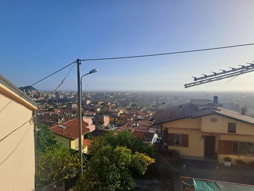 Immagine 12 di Casa semindipendente in vendita  a Massa