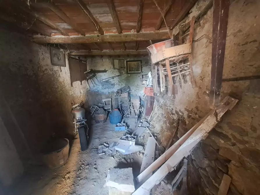 Immagine 13 di Casa semindipendente in vendita  a Massa