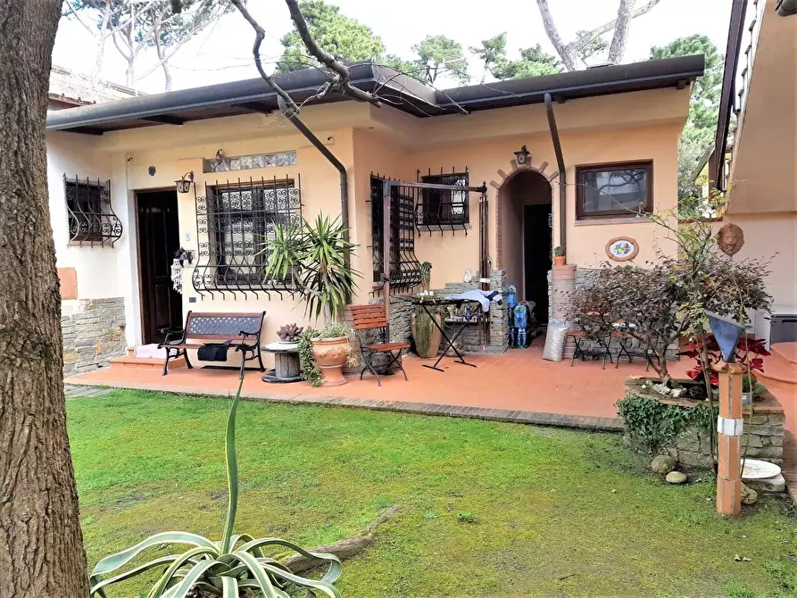 Immagine 16 di Casa indipendente in affitto  a Massa