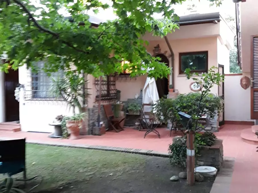 Immagine 1 di Casa indipendente in affitto  a Massa
