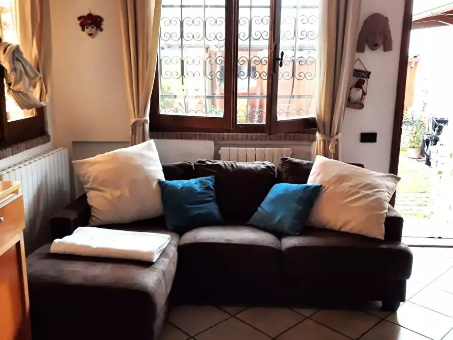 Immagine 2 di Casa indipendente in affitto  a Massa