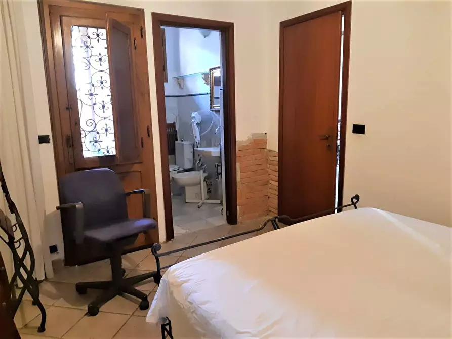 Immagine 14 di Casa indipendente in affitto  a Massa