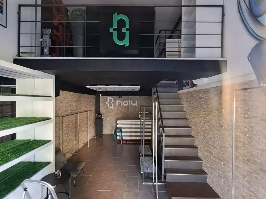 Immagine 2 di Locale commerciale in affitto  a Carrara