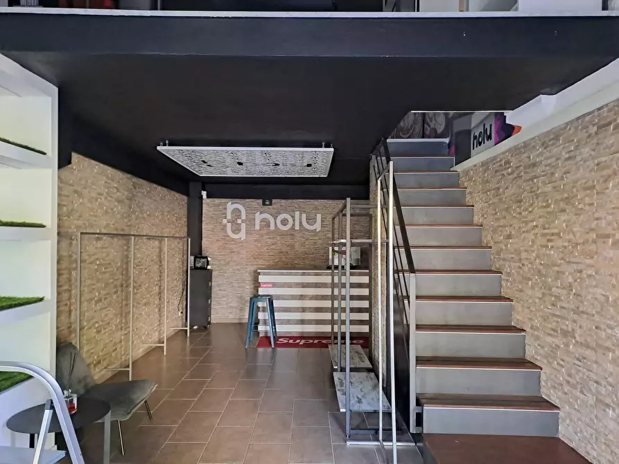 Immagine 1 di Locale commerciale in affitto  a Carrara