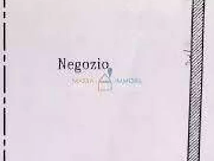 Immagine 12 di Locale commerciale in affitto  a Carrara