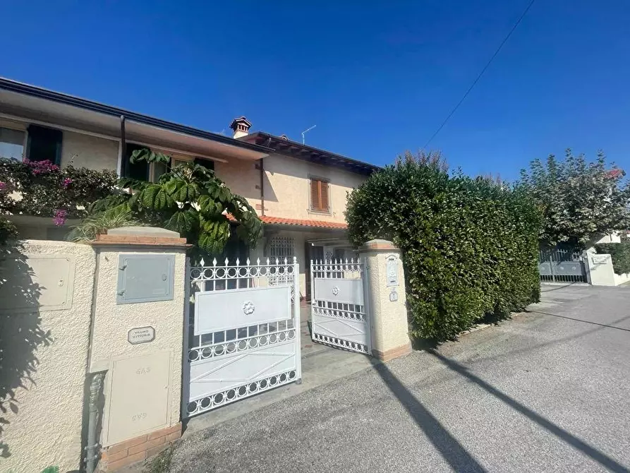 Immagine 18 di Casa semindipendente in vendita  a Forte Dei Marmi