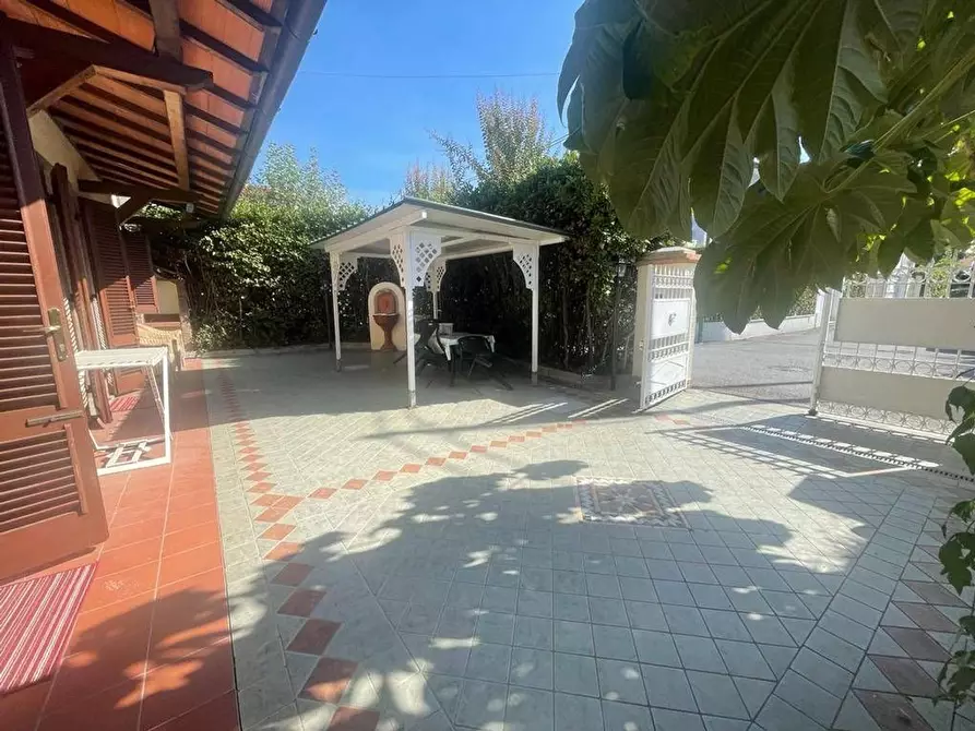 Immagine 2 di Casa semindipendente in vendita  a Forte Dei Marmi