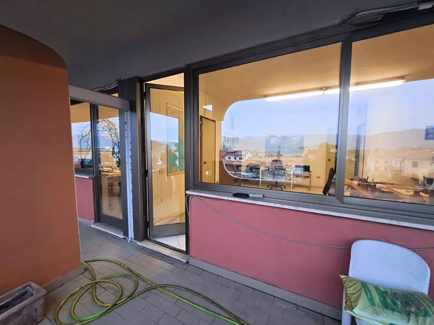 Immagine 9 di Ufficio in affitto  a Carrara