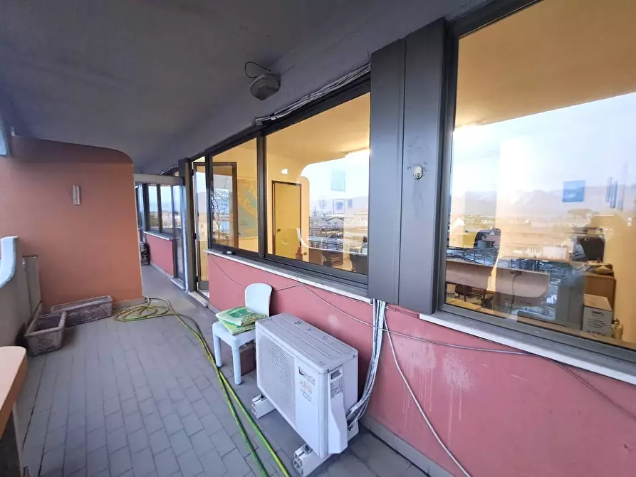 Immagine 10 di Ufficio in affitto  a Carrara