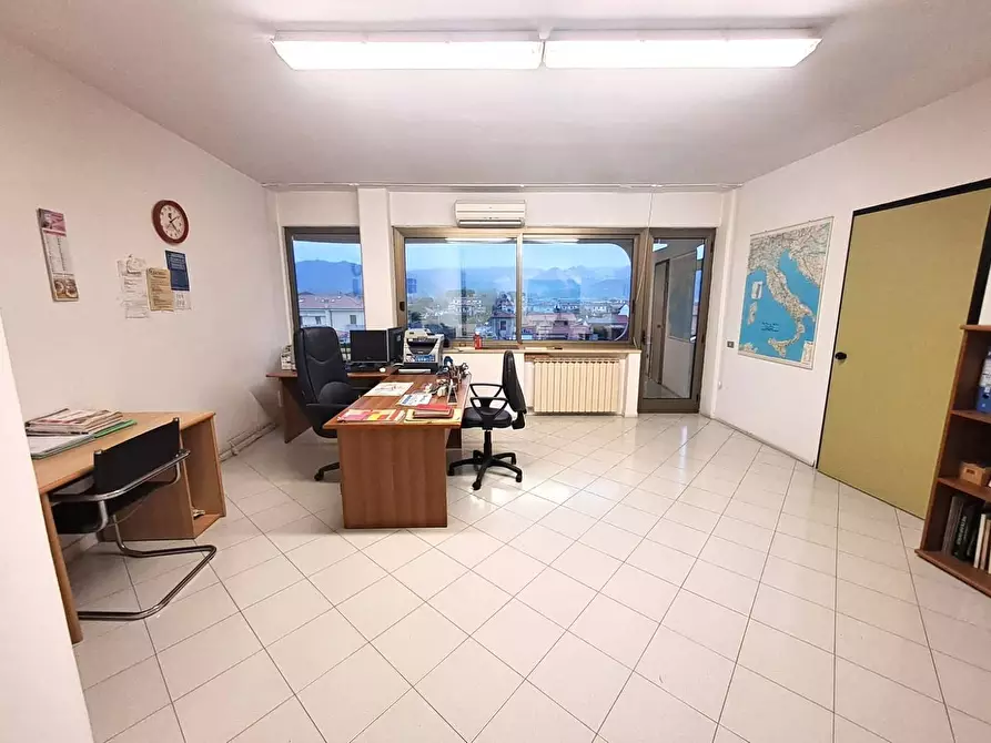 Immagine 5 di Ufficio in affitto  a Carrara