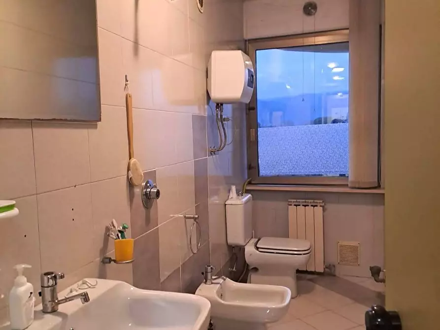 Immagine 8 di Ufficio in affitto  a Carrara