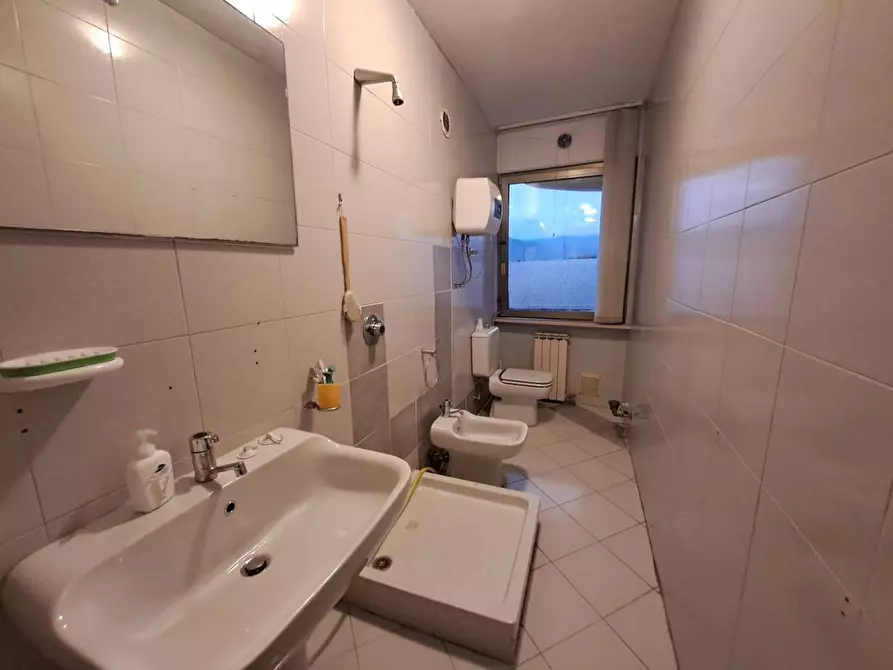 Immagine 7 di Ufficio in affitto  a Carrara