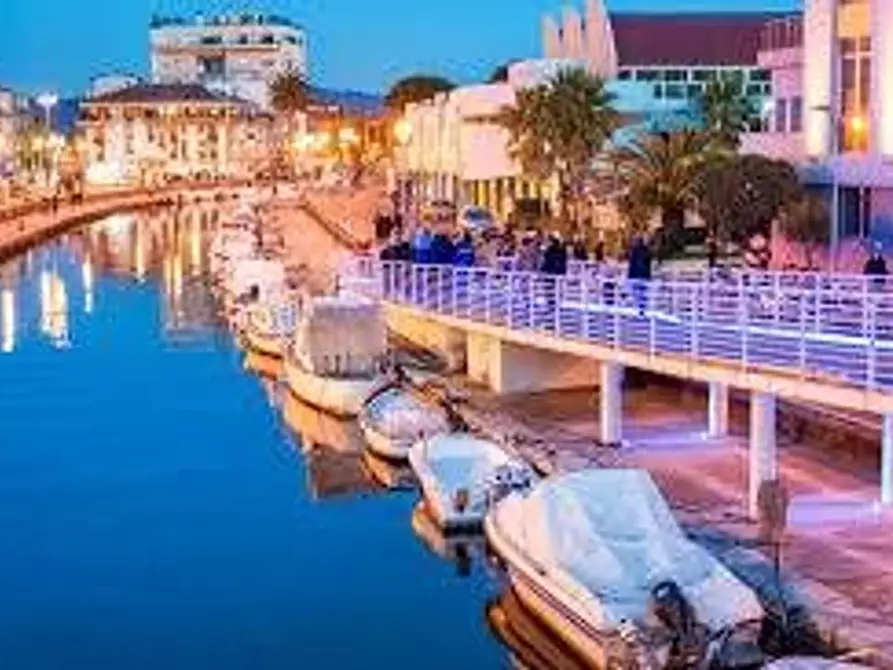 Immagine 20 di Appartamento in affitto  a Viareggio