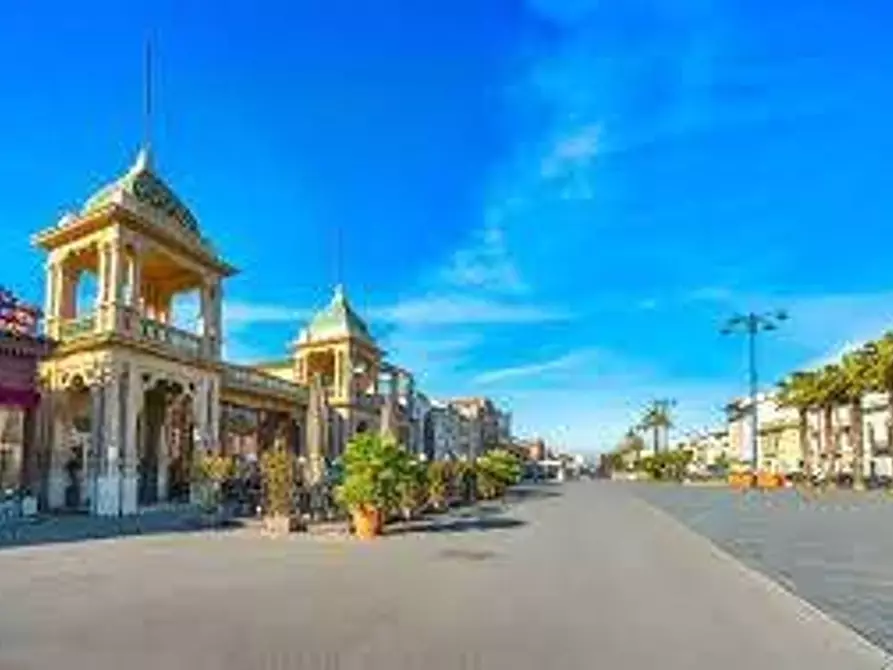 Immagine 18 di Appartamento in affitto  a Viareggio