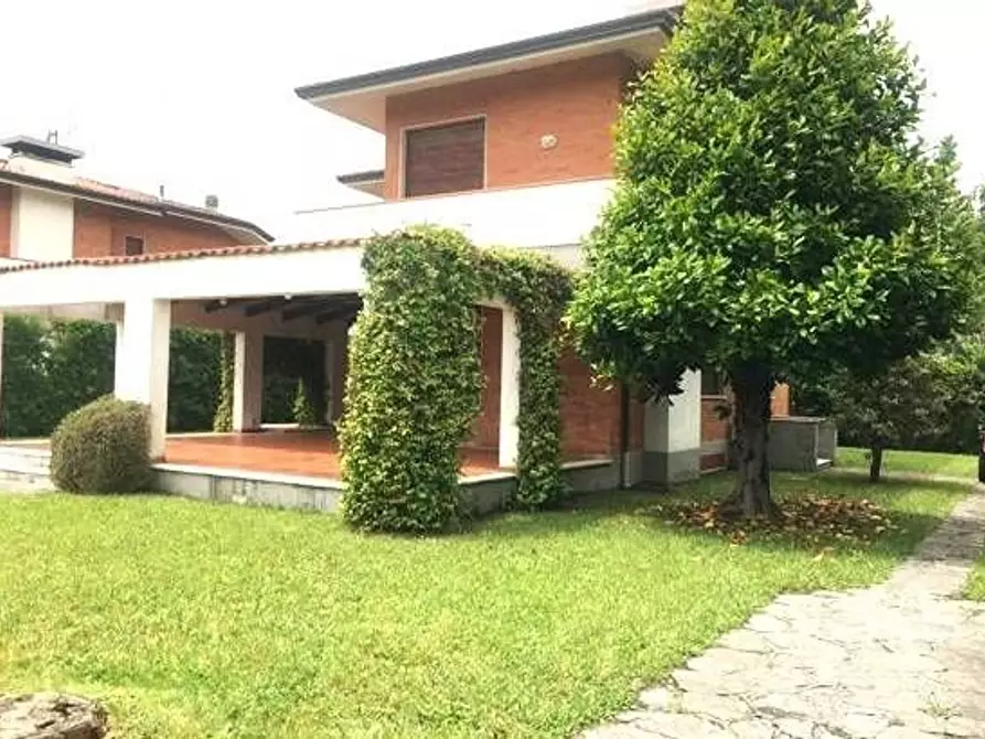 Immagine 20 di Villa in affitto  a Forte Dei Marmi